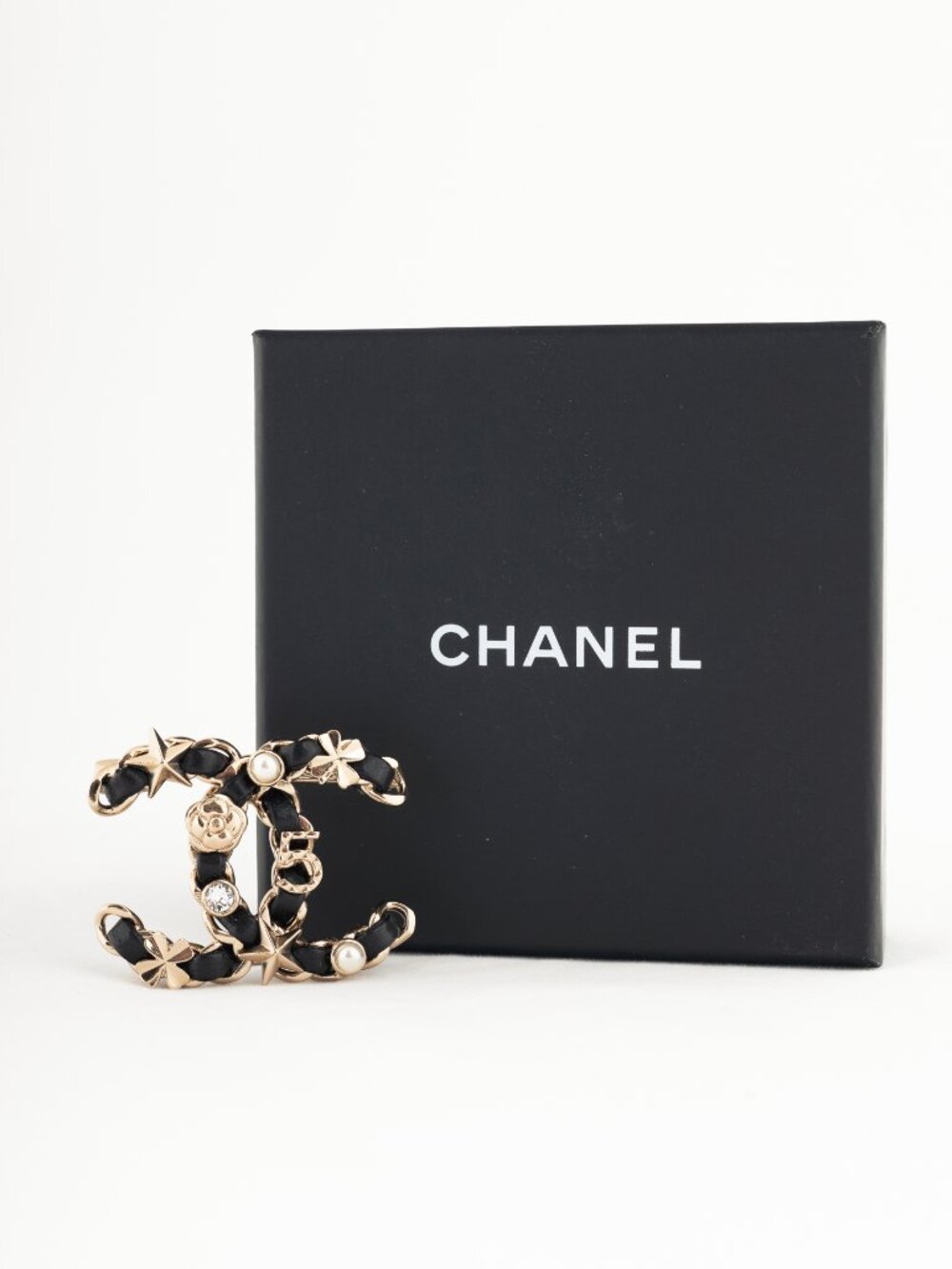 Chanel Black Leather Embellished CC-Logo Brooch - Picture 6 of 6